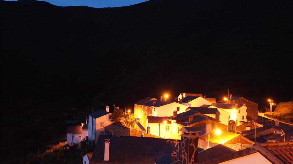 Gasthaus Casa Da Quelha Chas de Egua Exterior foto